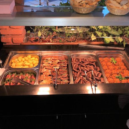 Hotel Restaurant Balkan Treviri Esterno foto