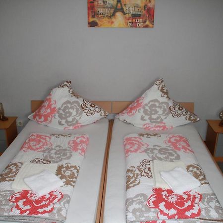 Hotel Restaurant Balkan Treviri Esterno foto