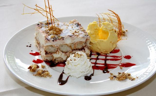 Hotel Restaurant Balkan Treviri Esterno foto