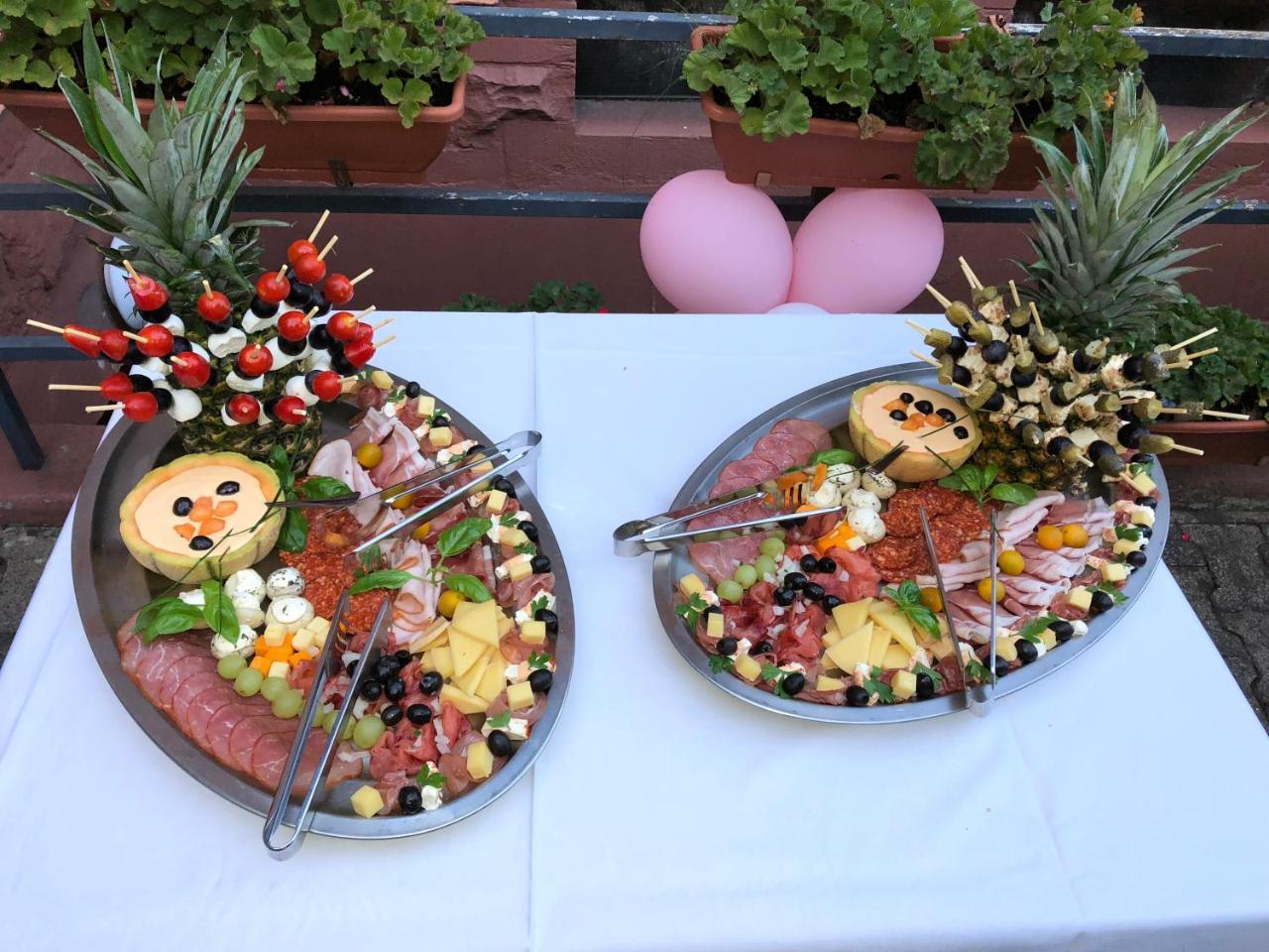 Hotel Restaurant Balkan Treviri Esterno foto