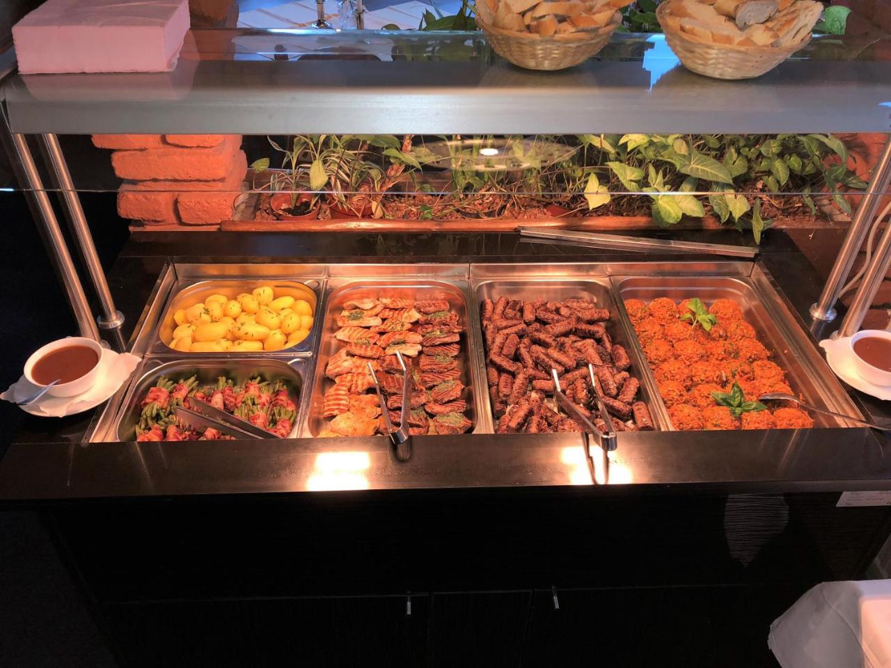 Hotel Restaurant Balkan Treviri Esterno foto