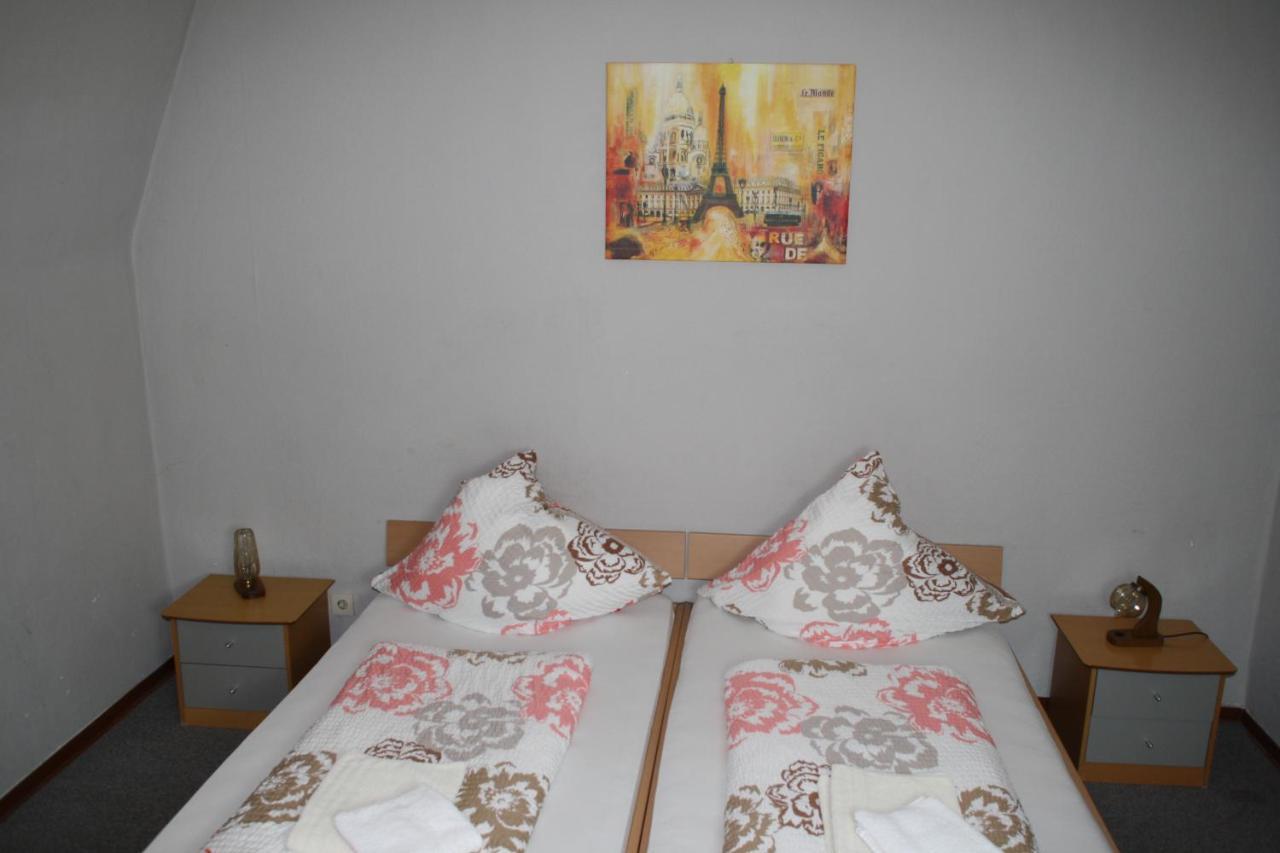 Hotel Restaurant Balkan Treviri Esterno foto